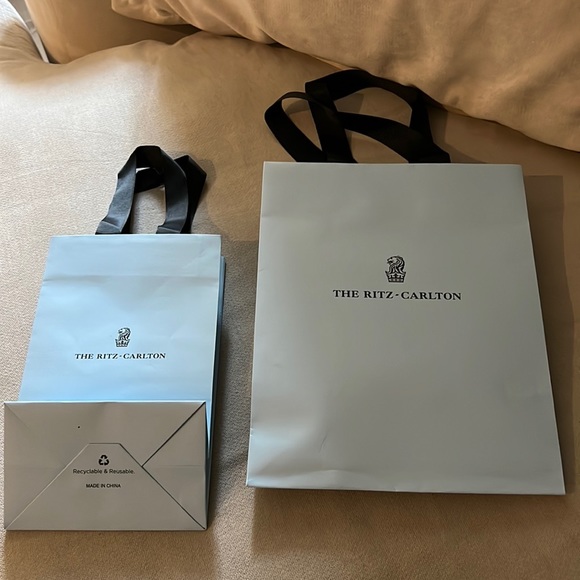 Ritz Carlton bags - Picture 1 of 2